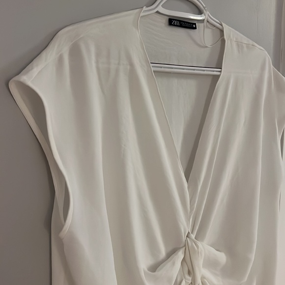 ZARA Blouse - Picture 2 of 4